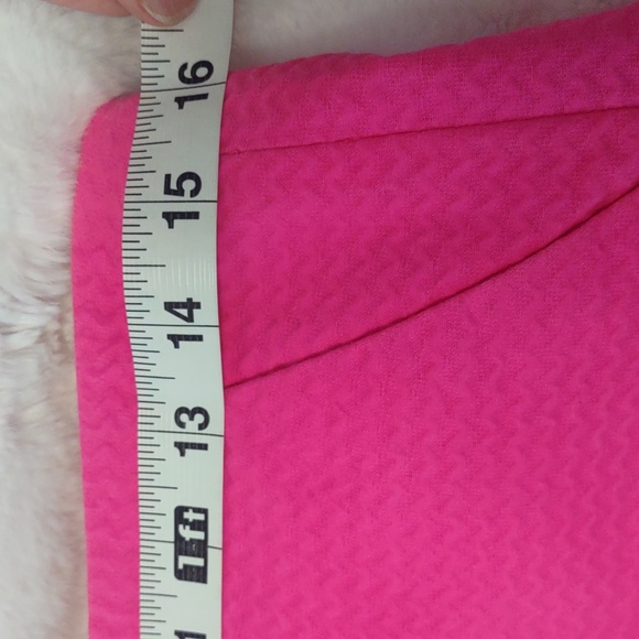 Lilly Pulitzer Textured Pink Shorts Size 4 - Picture 7 of 14